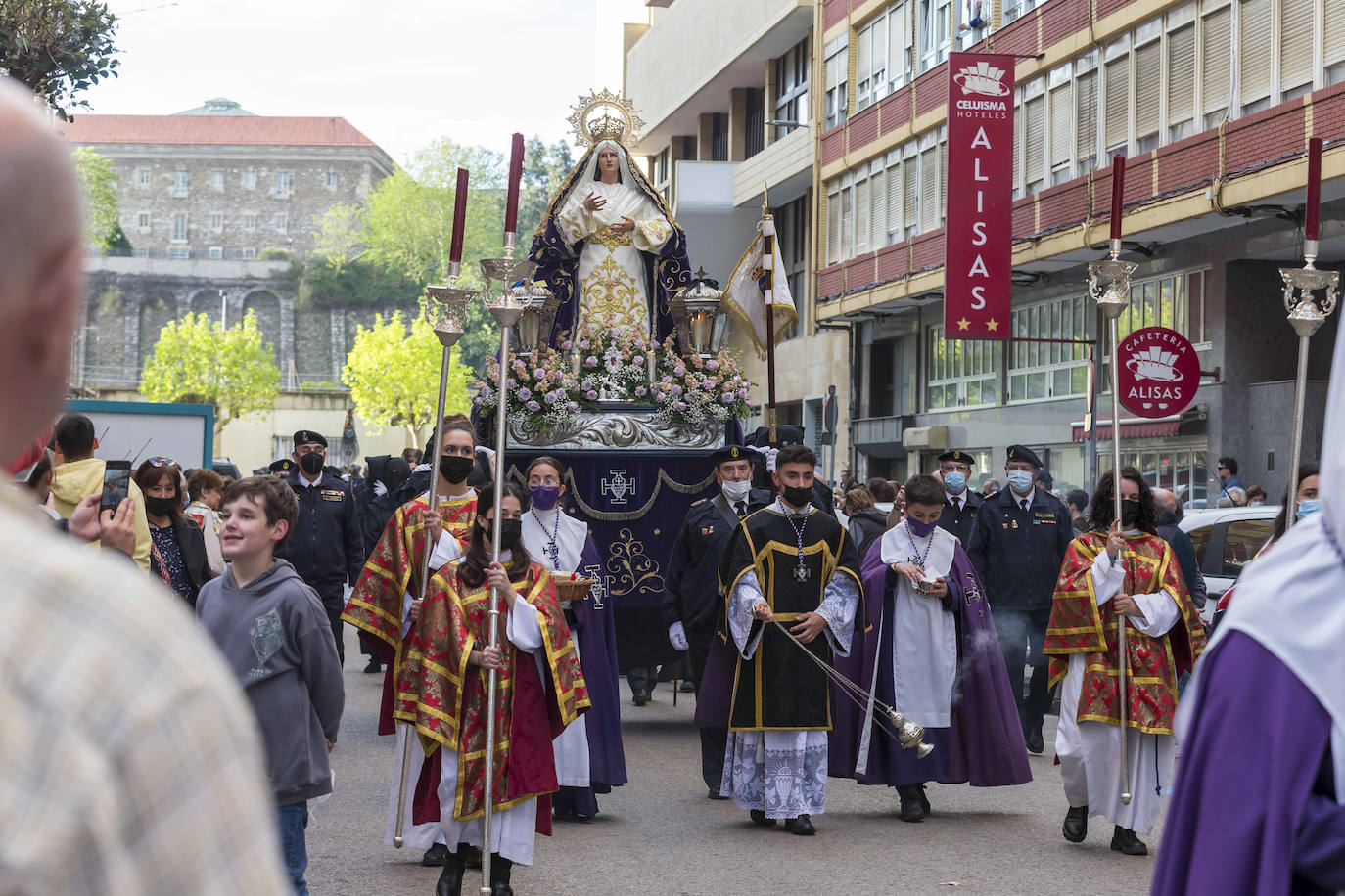 La procesión partió de la iglesia de Los Pasionistas hacia la catedral, haciendo una parada en la calle Madrid, para homenajear al pueblo ucraniano