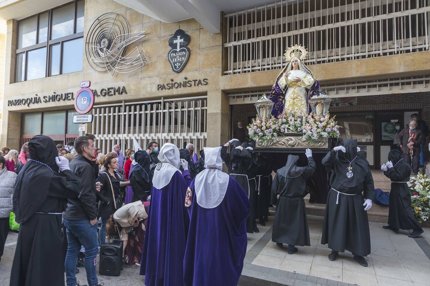 La procesión partió de la iglesia de Los Pasionistas hacia la catedral, haciendo una parada en la calle Madrid, para homenajear al pueblo ucraniano