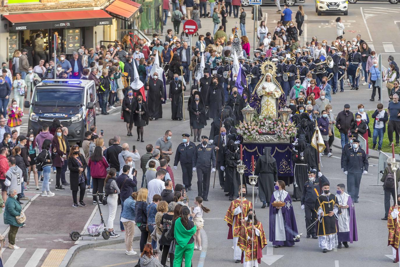 La procesión partió de la iglesia de Los Pasionistas hacia la catedral, haciendo una parada en la calle Madrid, para homenajear al pueblo ucraniano