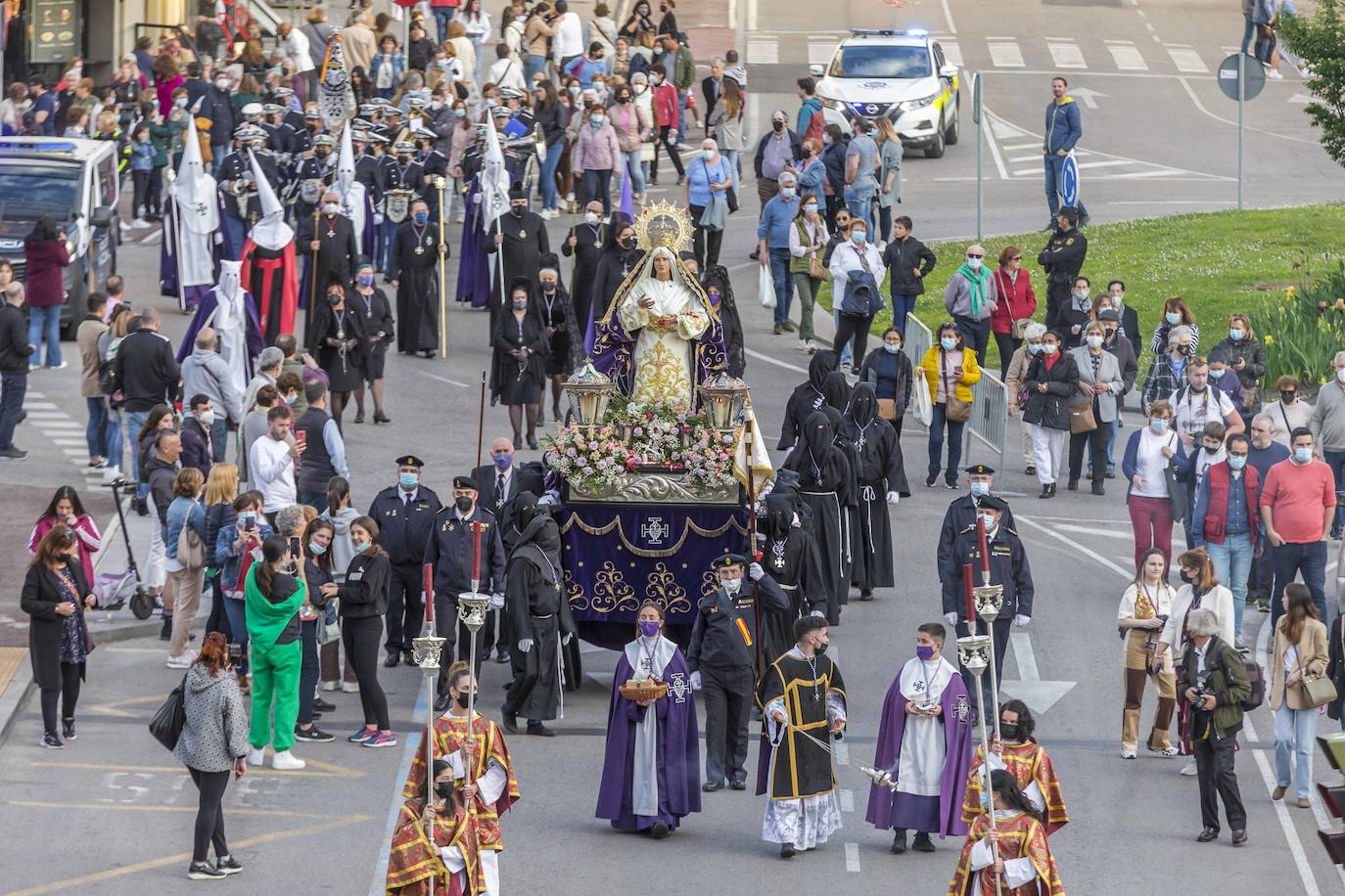 La procesión partió de la iglesia de Los Pasionistas hacia la catedral, haciendo una parada en la calle Madrid, para homenajear al pueblo ucraniano