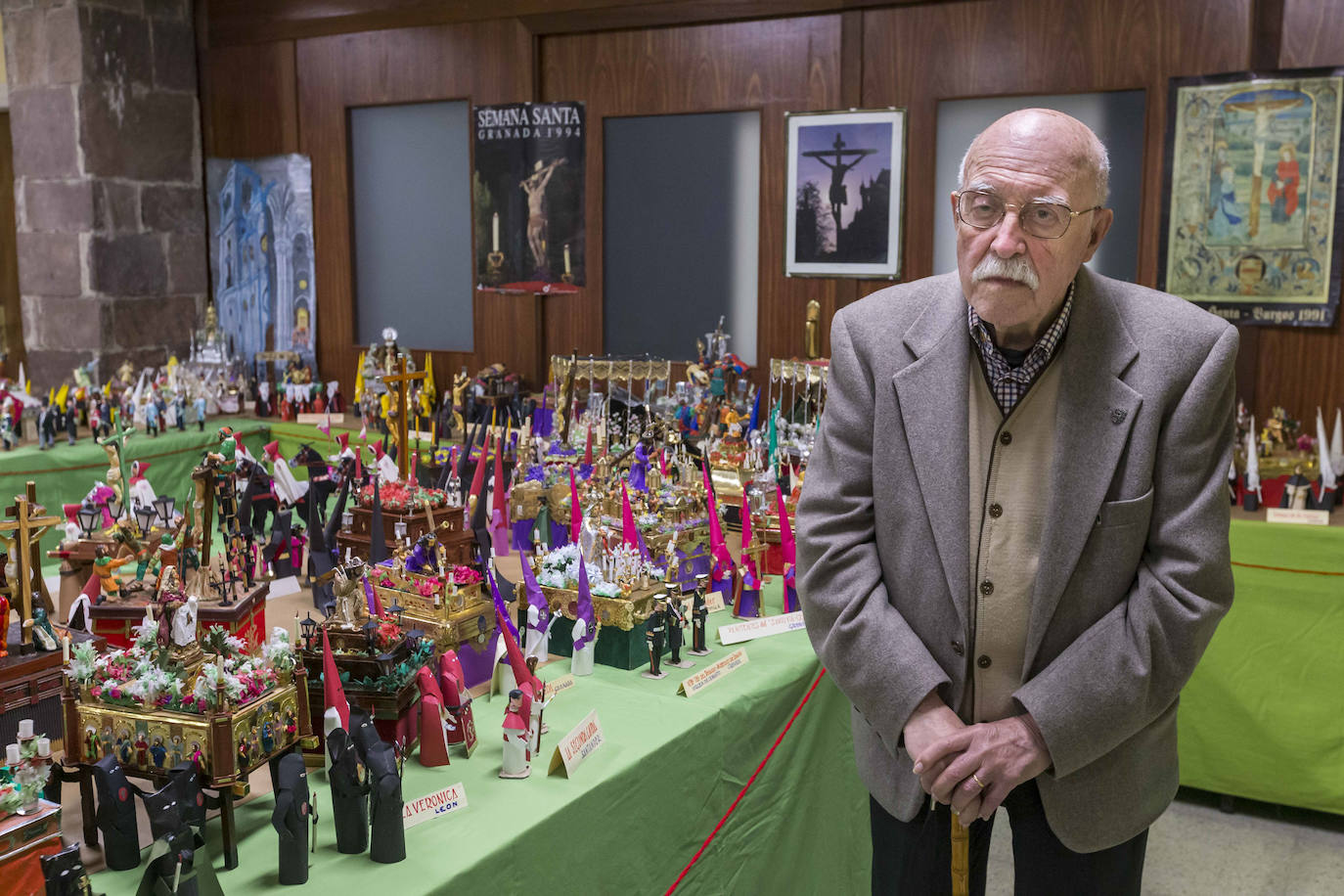 La exposición de pasos elaborados con cartón y pasta de Antonio Pérez-Aguilera podrá visitarse hasta el 17 de abril en la parroquia Santa María Reparadora