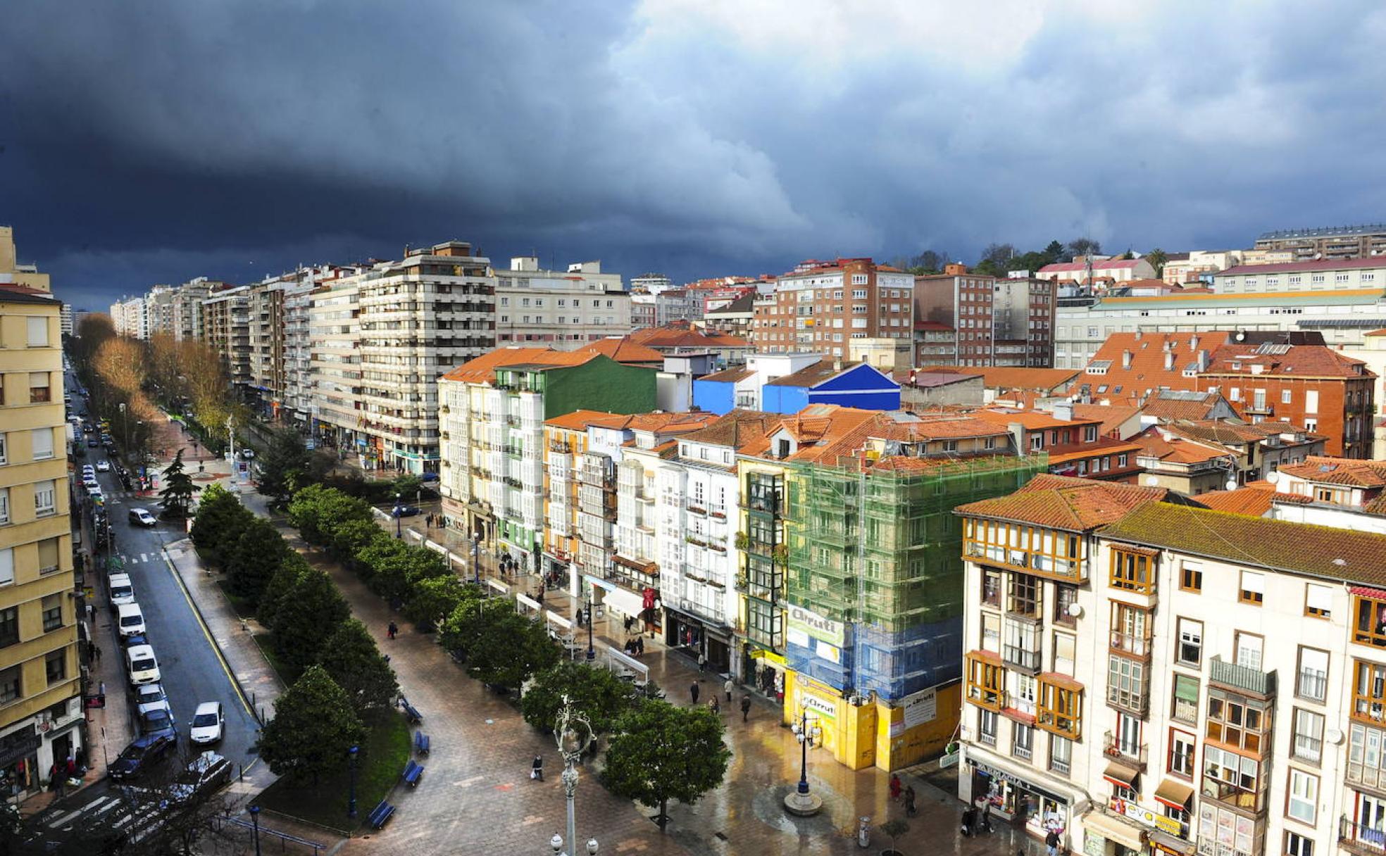 Vista de parte de la calle Burgos, San Fernando y Vargas.