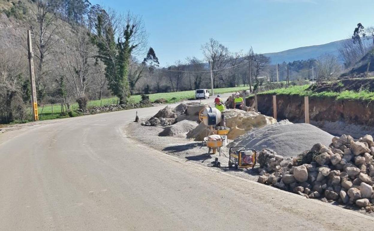 Ensanche de la carretera que entra al municipio por Sovilla desde la CA-170.