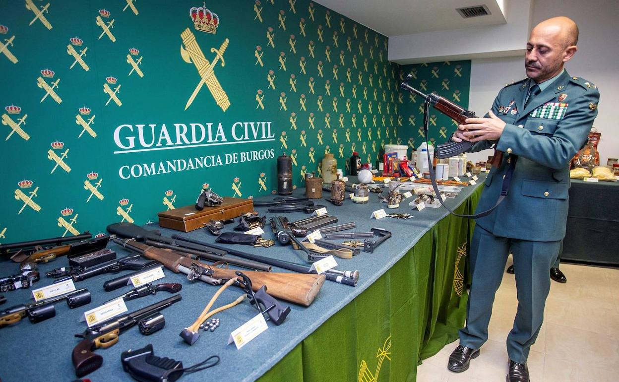 Armas decomisadas por la Guardia Civil a un coleccionista en Burgos. 