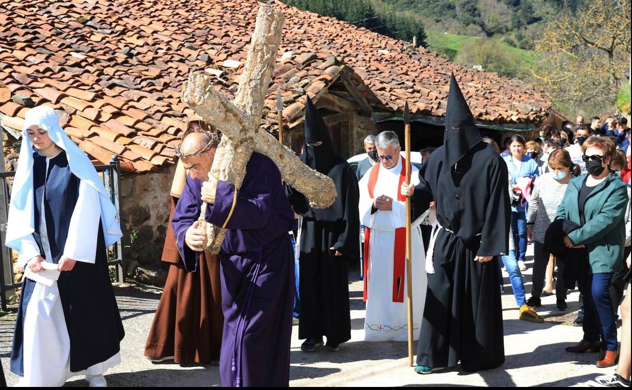 El valle de Bedoya volvió a celebrar el viacrucis