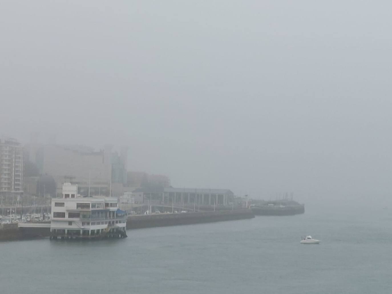 Fotos: Santander amanece cubierto por la niebla