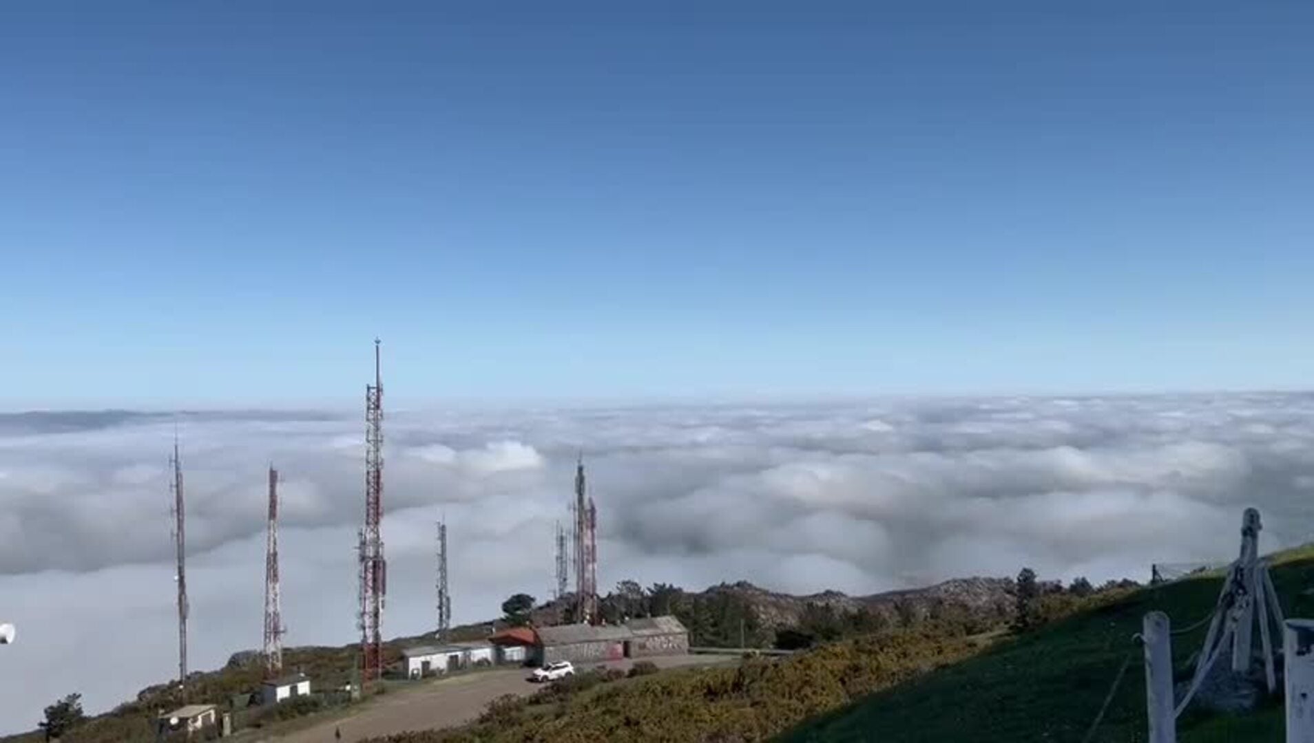 Mar de numbes sobre la bahía de Santander desde Peña Cabarga