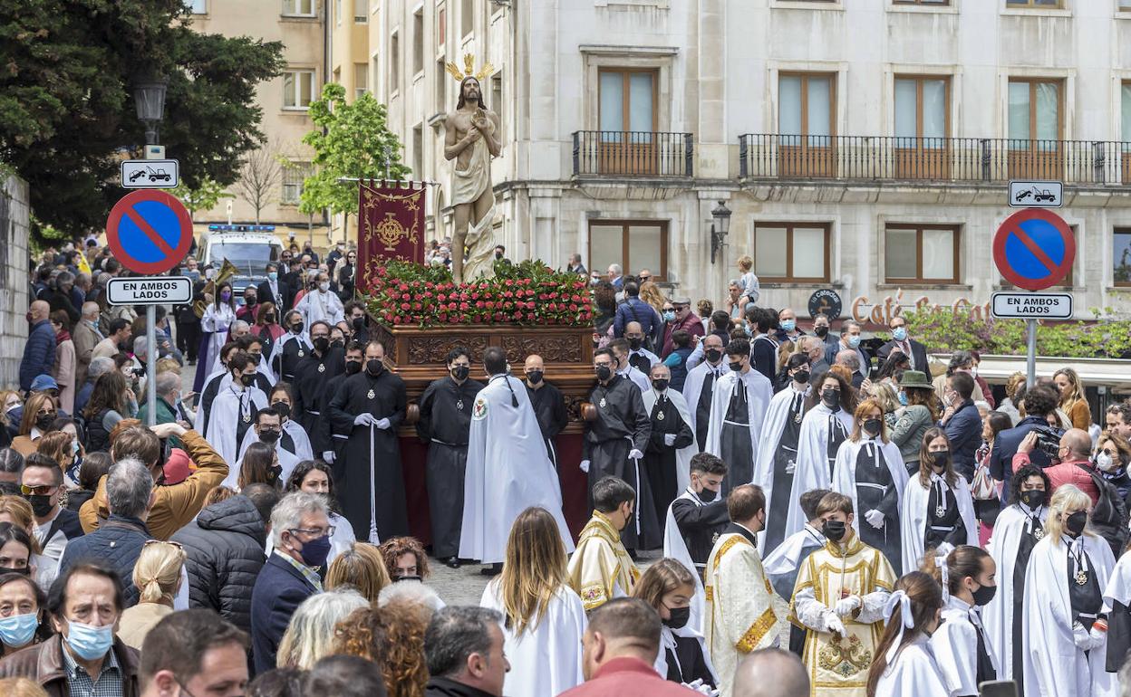 La procesión del Resucitado partió de la Catedral de Santander y concluyó en La Porticada