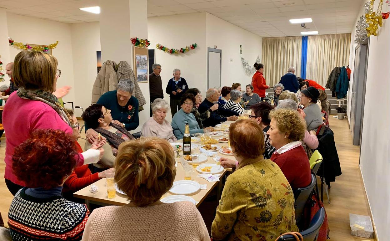 Usuarias del Centro Social durante una celebración 