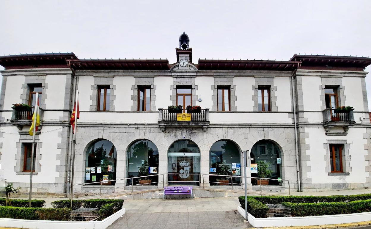 Fachada del Ayuntamiento de Ramales de la Victoria 
