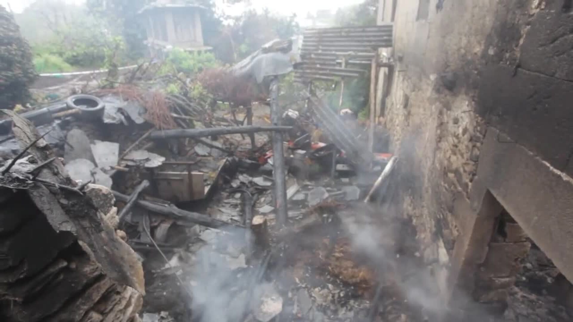 Así quedó la vivienda tras el incendio que costó la vida de su dueño en Viveiro