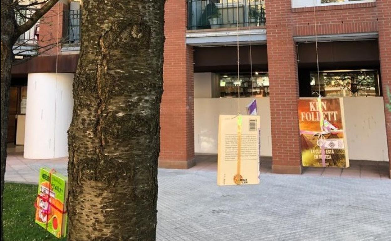 La 'Biblioárbol' vuelve a Bezana para celebrar el Día del Libro