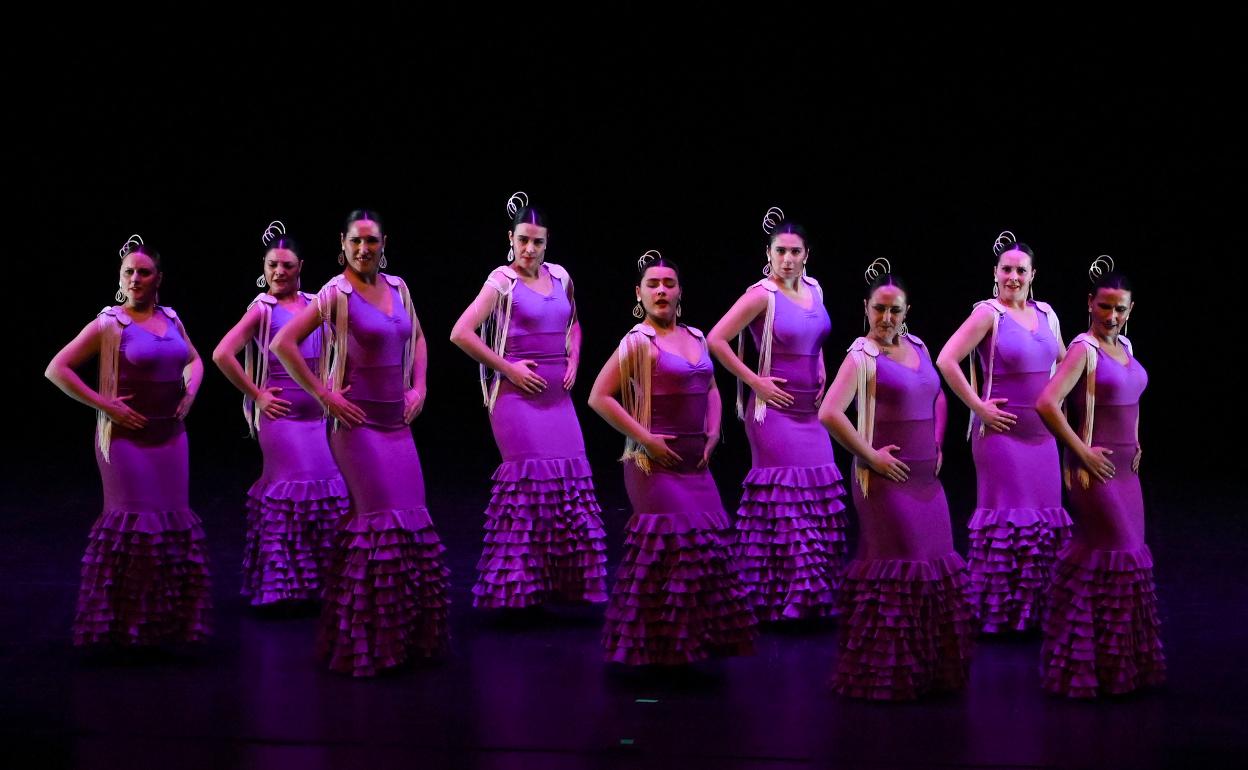 El ballet de la Academia Estrymens será uno de los grupos que actuarán en la feria pejina 