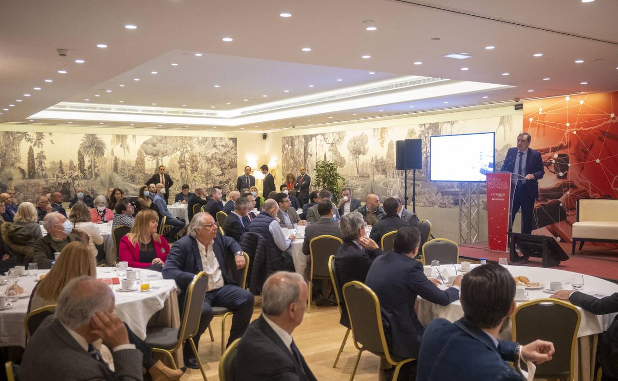 Analistas de Banco Santander han participado este jueves en un foro económico organizado por El Diario Montañés.