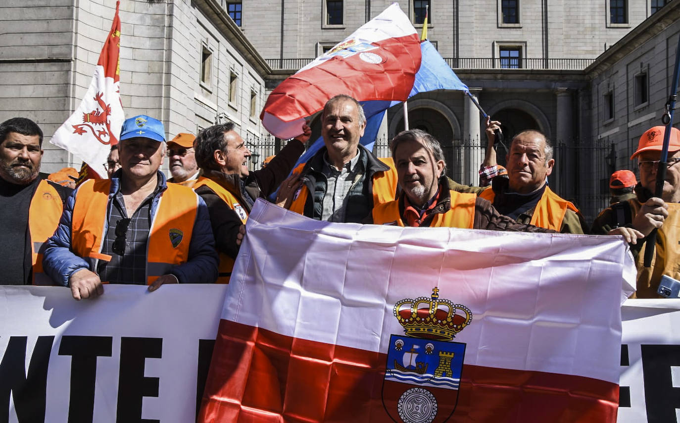 Fotos: Los cazadores cántabros trasladan su protesta a Madrid