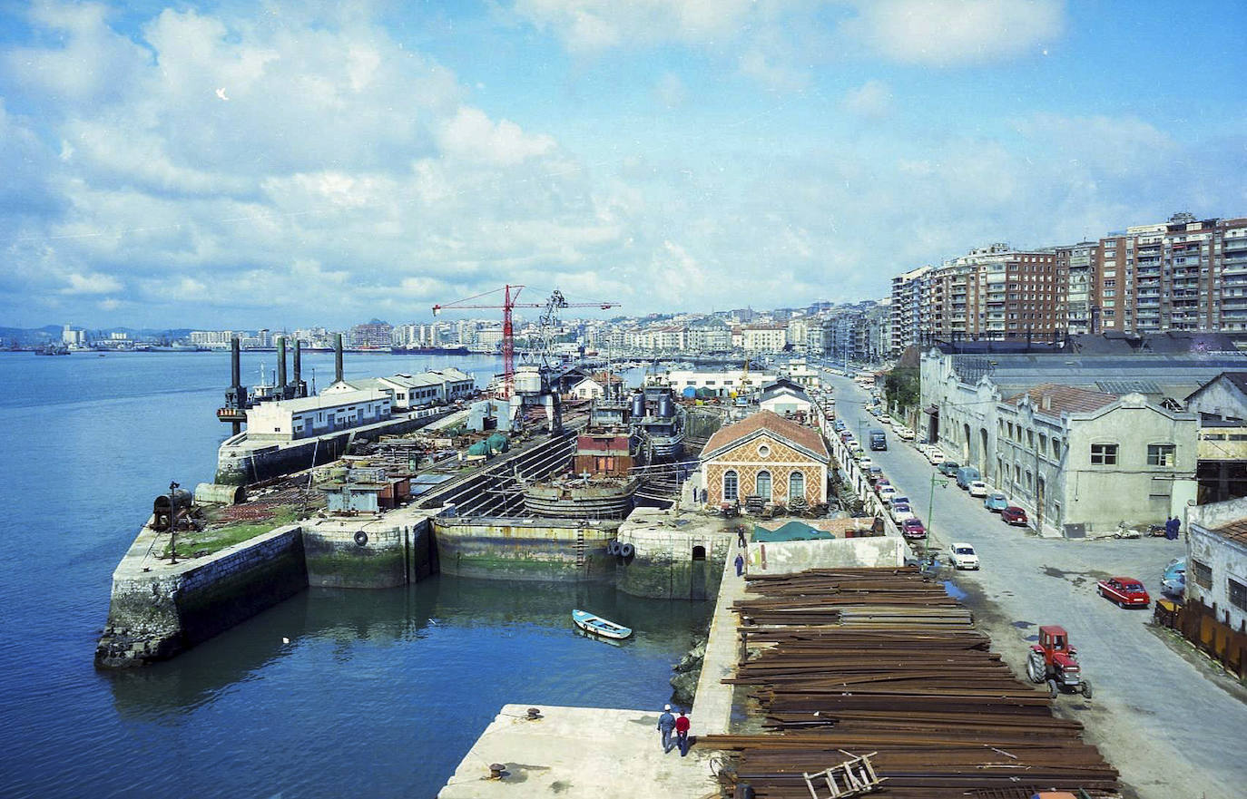 Los barcos 'Asay D. Guidry' y 'Jhon L. Guidry' en el dique en 1975.