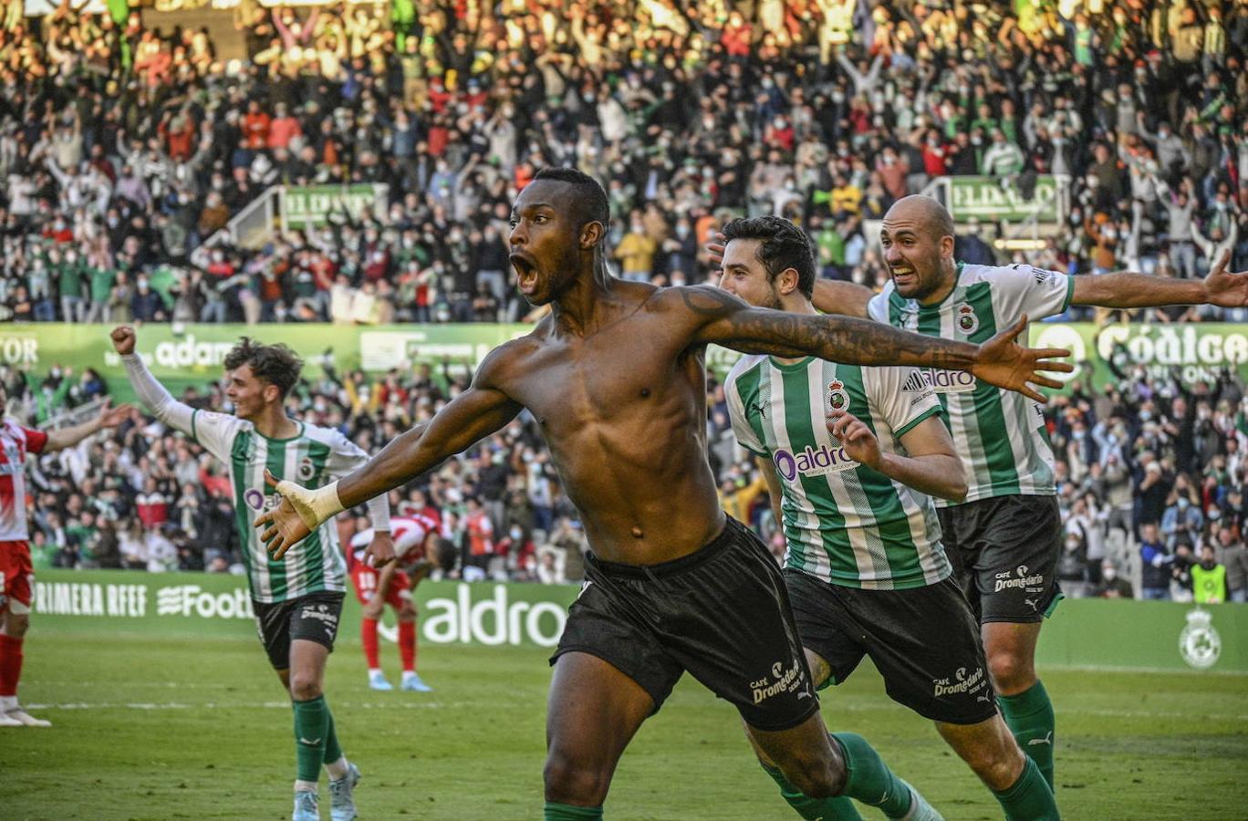 Cedric fue el delantero que necesitaba el Racing. En su primera temporada le costó adaptarse y en esta segunda pasó una mala racha goleadora. Sin embargo, Romo siguió confiando en él y en el último mes y medio ha sido decisivo. Suma 13 goles y lucha por el Pichichi con el deportivista Quiles.