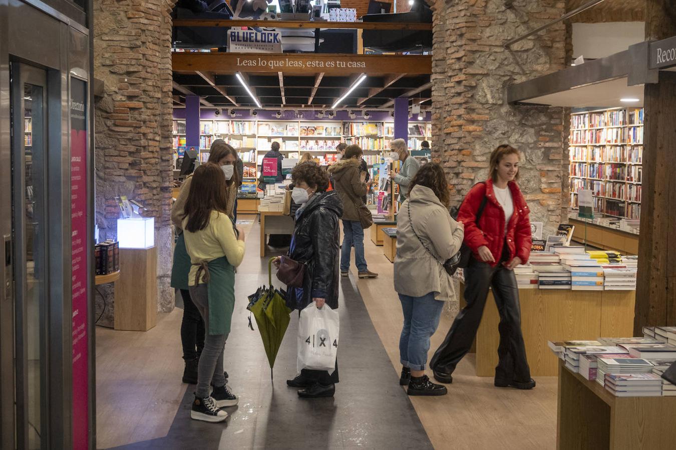 Un Día del Libro a medio gas por la lluvia