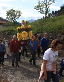 Imagen secundaria 2 - Traslado desde la ermita de Somaniezo, a la iglesia parroquial de Aniezo