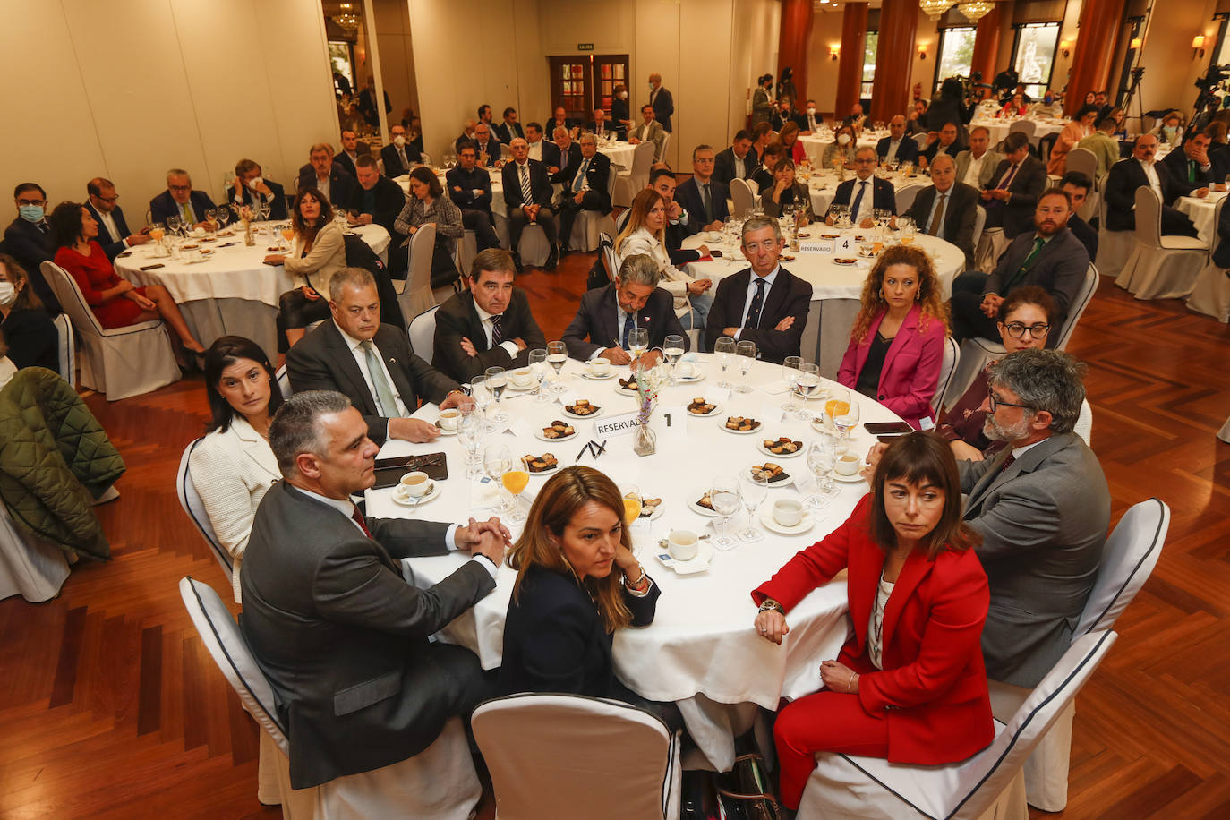 Fotos: Pablo Zuloaga, en el Foro Económico de El Diario Montañés