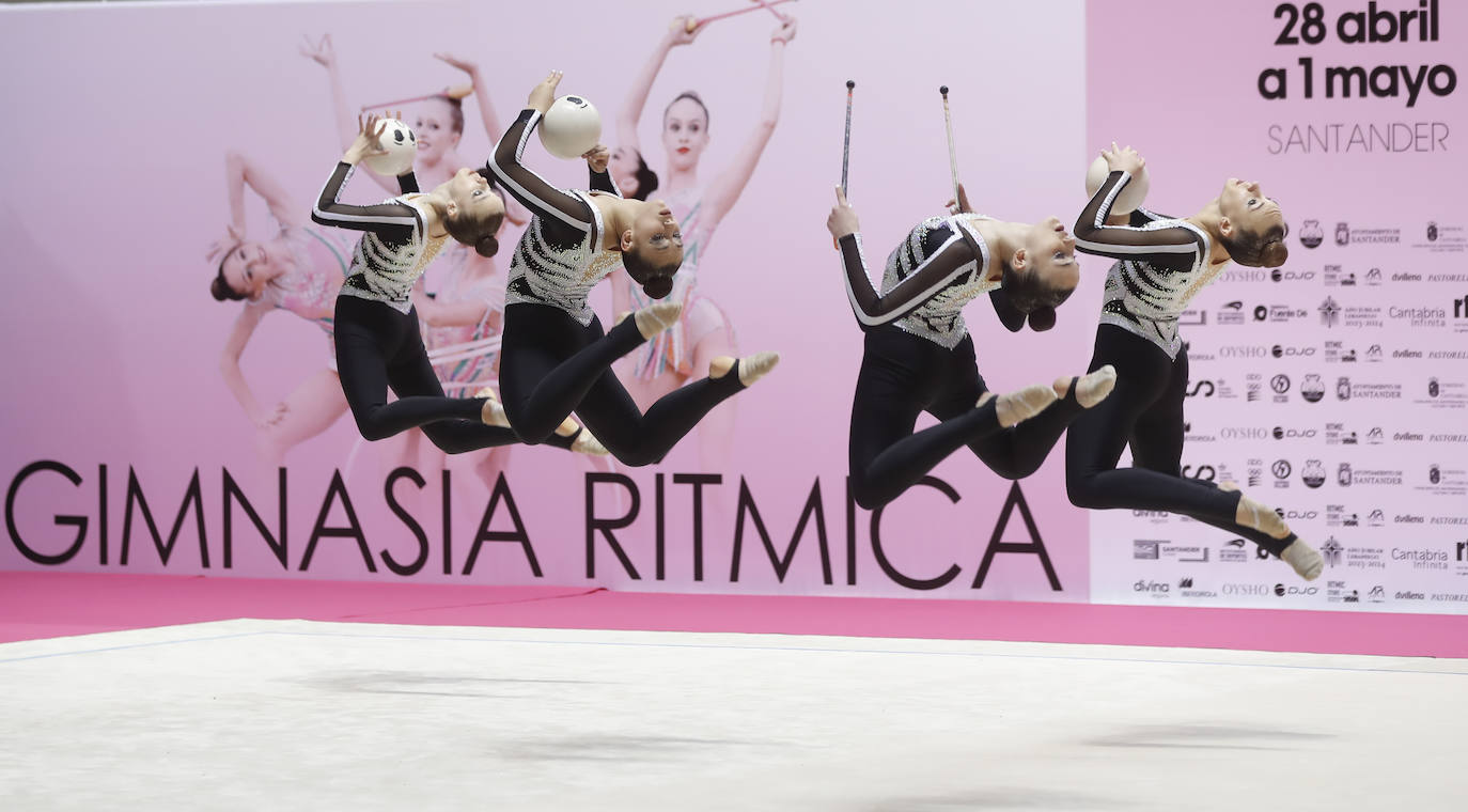 Fotos: Más de 2.000 gimnastas saltan al tapiz