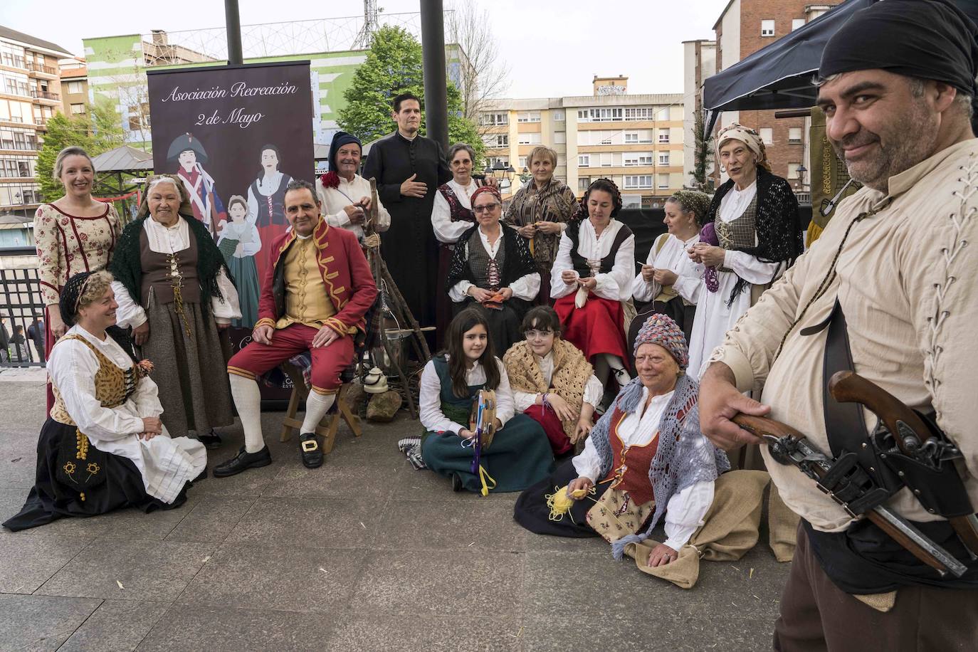 El municipio celebra hasta el 2 de mayo la Fiesta Homenaje a Pedro Velarde, una cita en recuerdo al militar de Muriedas que se va a desarrollar a través de varias actividades, espectáculos y actuaciones de calle dirigidas a toda la familia