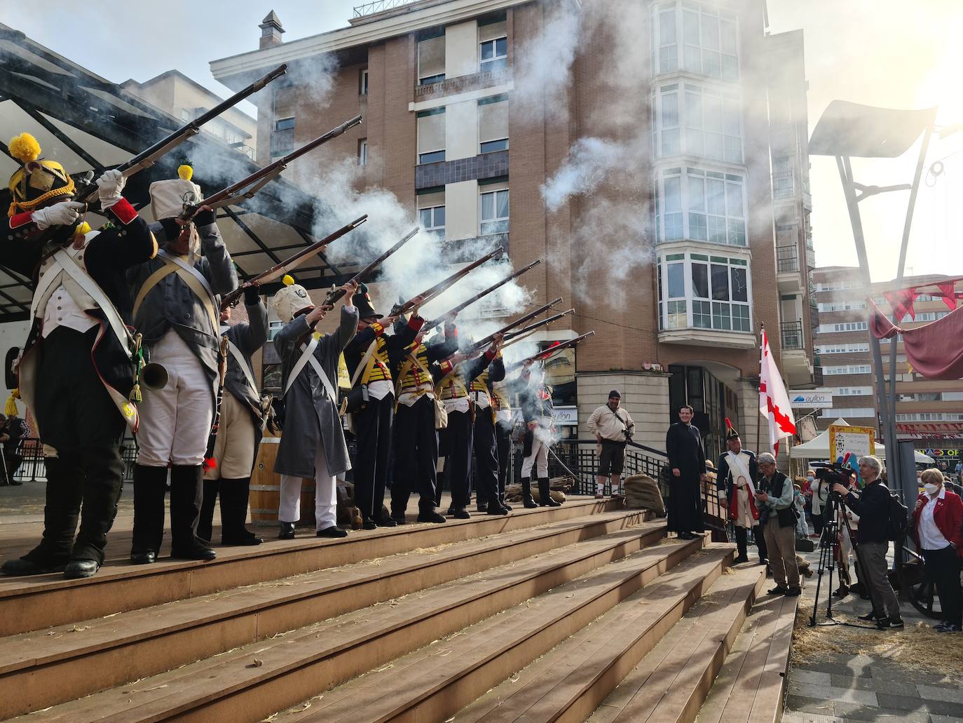 El municipio celebra hasta el 2 de mayo la Fiesta Homenaje a Pedro Velarde, una cita en recuerdo al militar de Muriedas que se va a desarrollar a través de varias actividades, espectáculos y actuaciones de calle dirigidas a toda la familia