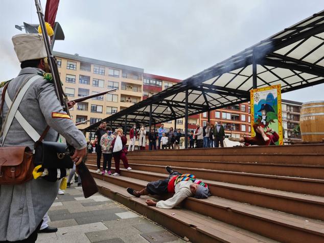 El municipio celebra hasta el 2 de mayo la Fiesta Homenaje a Pedro Velarde, una cita en recuerdo al militar de Muriedas que se va a desarrollar a través de varias actividades, espectáculos y actuaciones de calle dirigidas a toda la familia