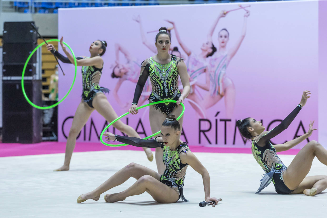 Las atletas derrocharon ganas y talento sobre la pista santanderina.