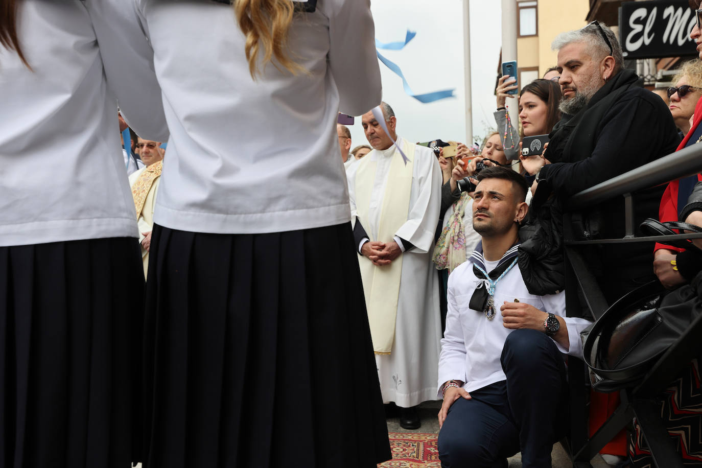 San Vicente de la Barquera recupera su procesión marítima tras dos años de paréntesis con una de sus ediciones más multitudinarias