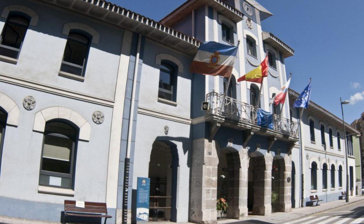 Fachada del Ayuntamiento de El Astillero
