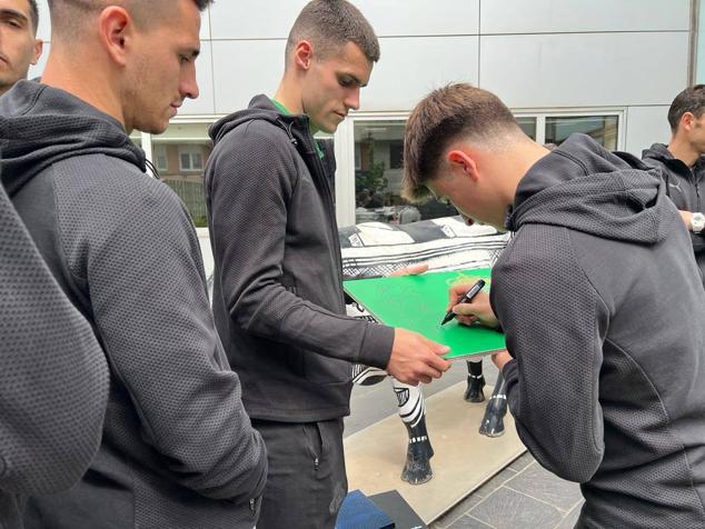 Los futbolistas del Racing, con el presidente y el vicepresidente en la sede del Gobierno