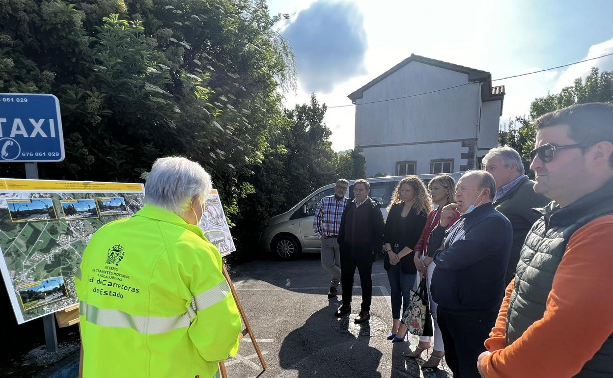 La delegada de Gobierno, Ainoa Quiñones, visitó el municipio de Piélagos para presentar las obras que Demarcación de Carreteras llevará a cabo en la N-611. 