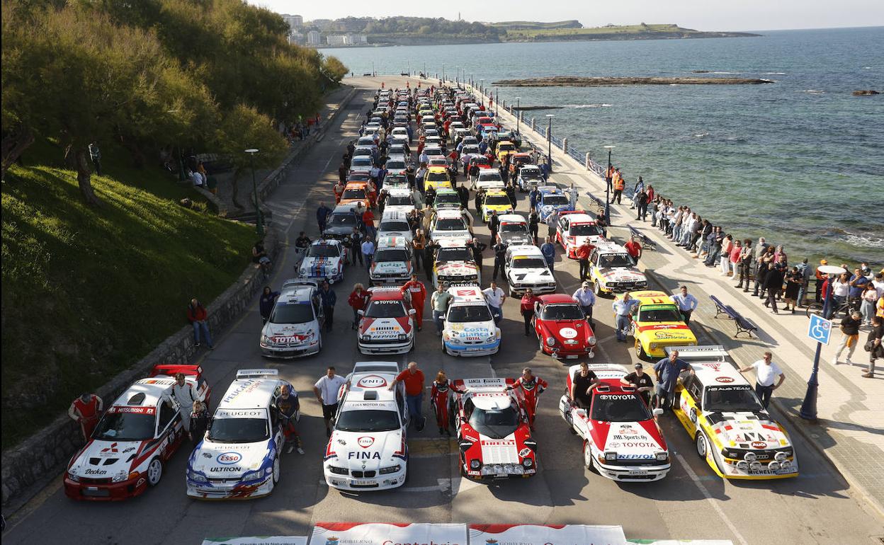 Imagen de los participantes en la playa del Camello de Santander.