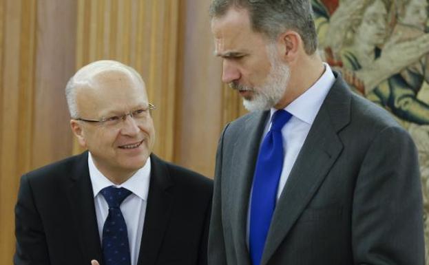 El rey Felipe VI recibe al presidente del Tribunal de Justicia de la Unión Europea, Koen Lenaerts. 