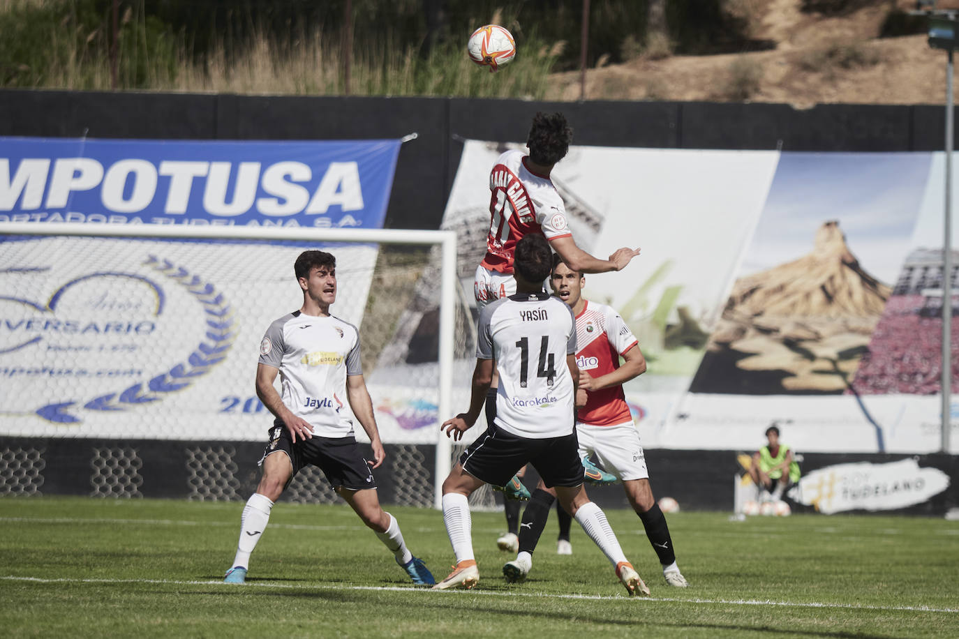 Fotos: El Tudelano se impone por tres goles a cero al Racing