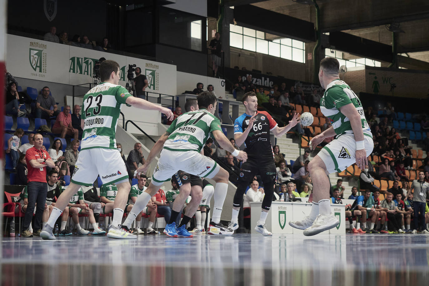 Fotos: El Unicaja cae en Pamplona