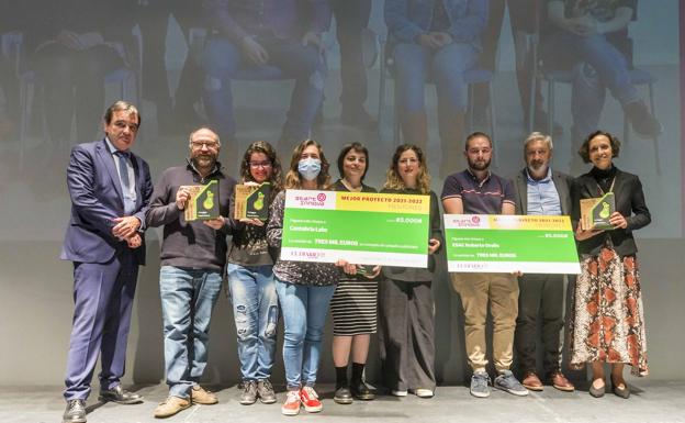 Mejor Proyecto Mentores (Escuela de Arte de Cantabria). Ignacio Pérez (izquierda), Javier Enríquez, Indira Santisteban, Claudia Martínez, Andrea García, Marina Guevara, Fidel Gutiérrez y Jesús García.