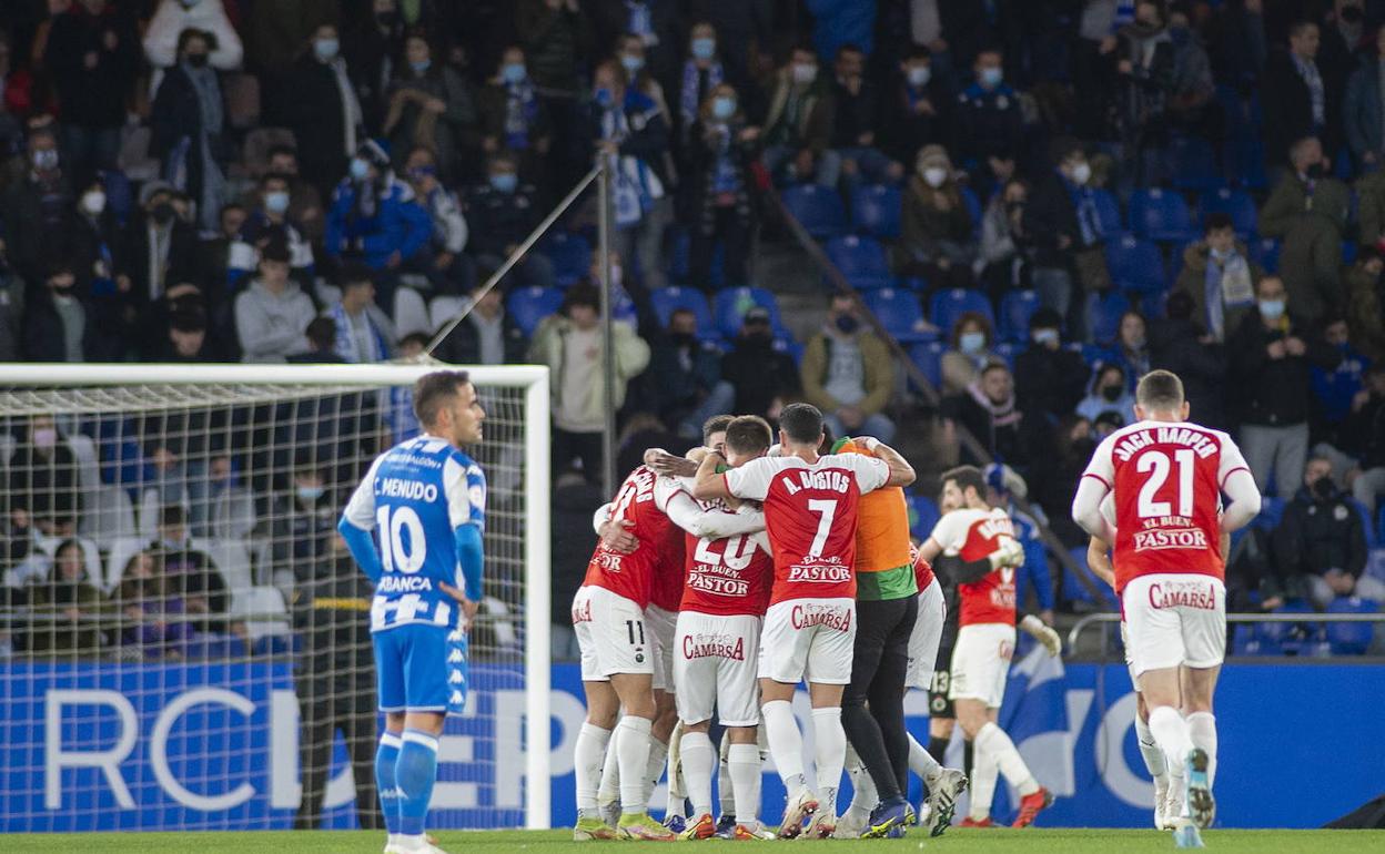 Imagen dearchivo del encuentro entre el racing y el deportivo, en La Coruña, el pasado mes de febrero 