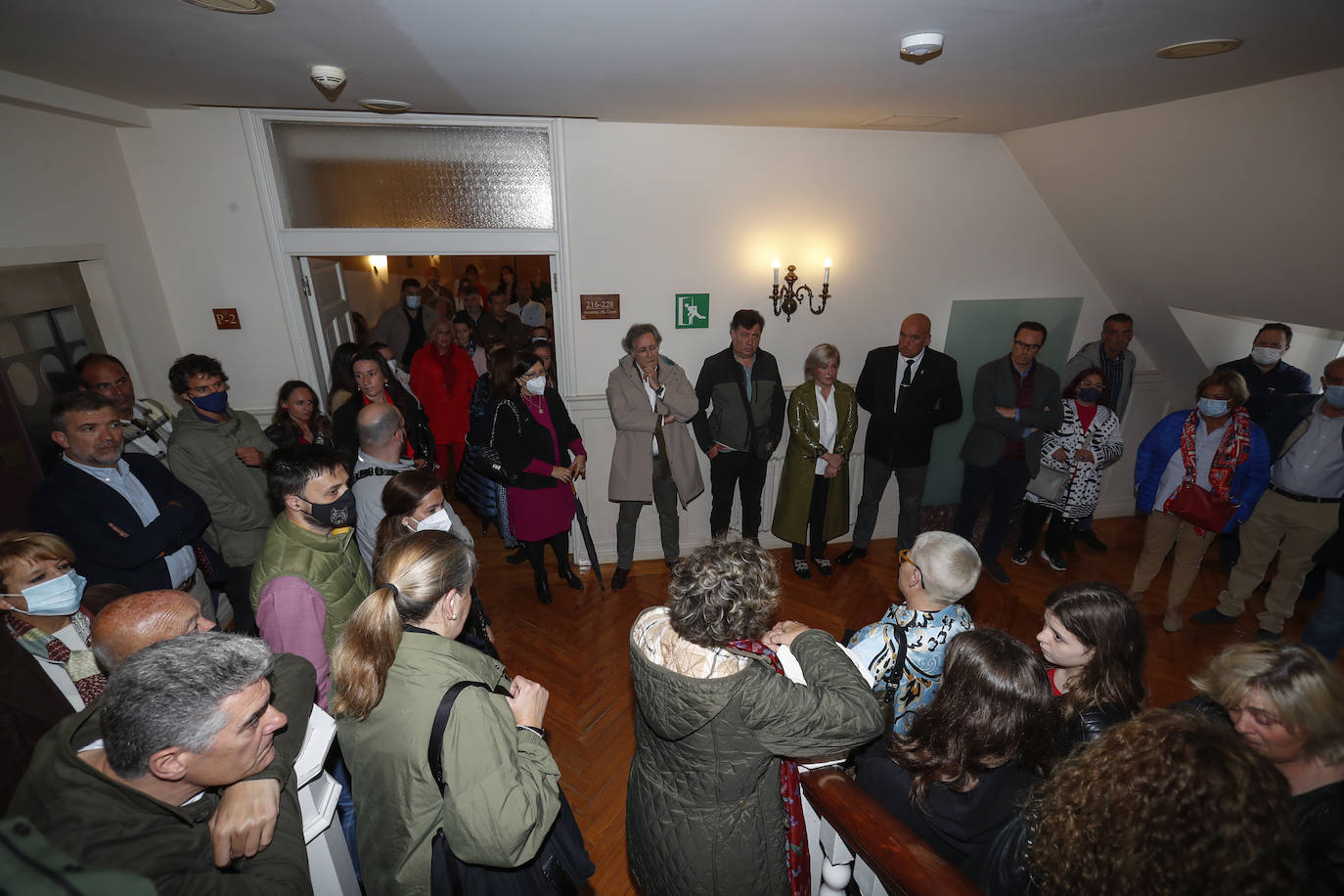 Los allegados a quien fuera la primera directora del edificio más emblemático de la ciudad han participado en este acto homenaje en el que se descubierto una placa en su honor y la Banda Municipal de Música ha interpretado varios de sus temas favoritos. Durante el concierto, se han soltado 200 globos de helio biodegradables y se han vendido mantitas a 5 euros como recaudación de fondos para la Fundación Blas Méndez Ponce con la que ella colaboraba de forma muy activa.