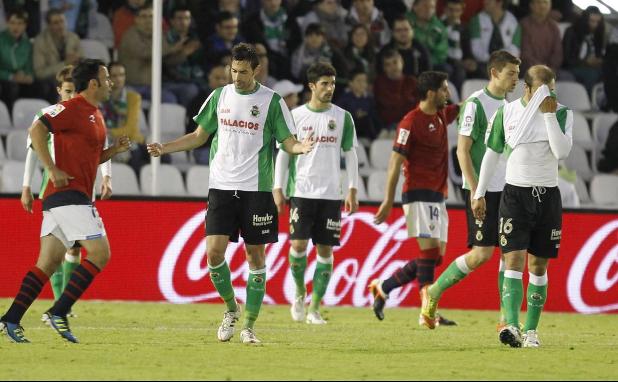 Gullón, Álvaro González, Osmar y Kennedy, cariacontecidos, durante el partido frente a Osasuna.