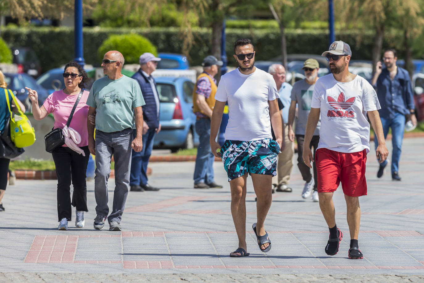 Cantabria ha vivido este domingo una jornada cálida de viento sur. Este lunes se esperan unas temperaturas máximas que podrían volver a pasar de los 25 grados en varios municipios 