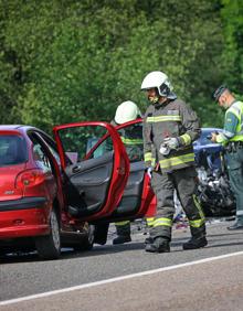 Imagen secundaria 2 - Imágenes del accidente frontal de esta mañana. 