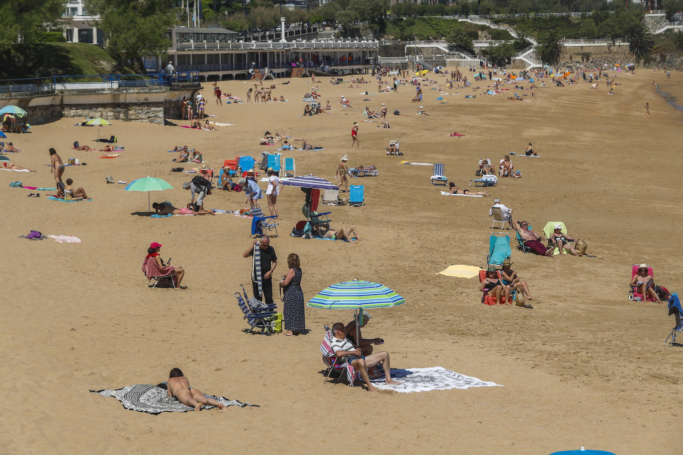 Fotos: El buen tiempo llena las playas