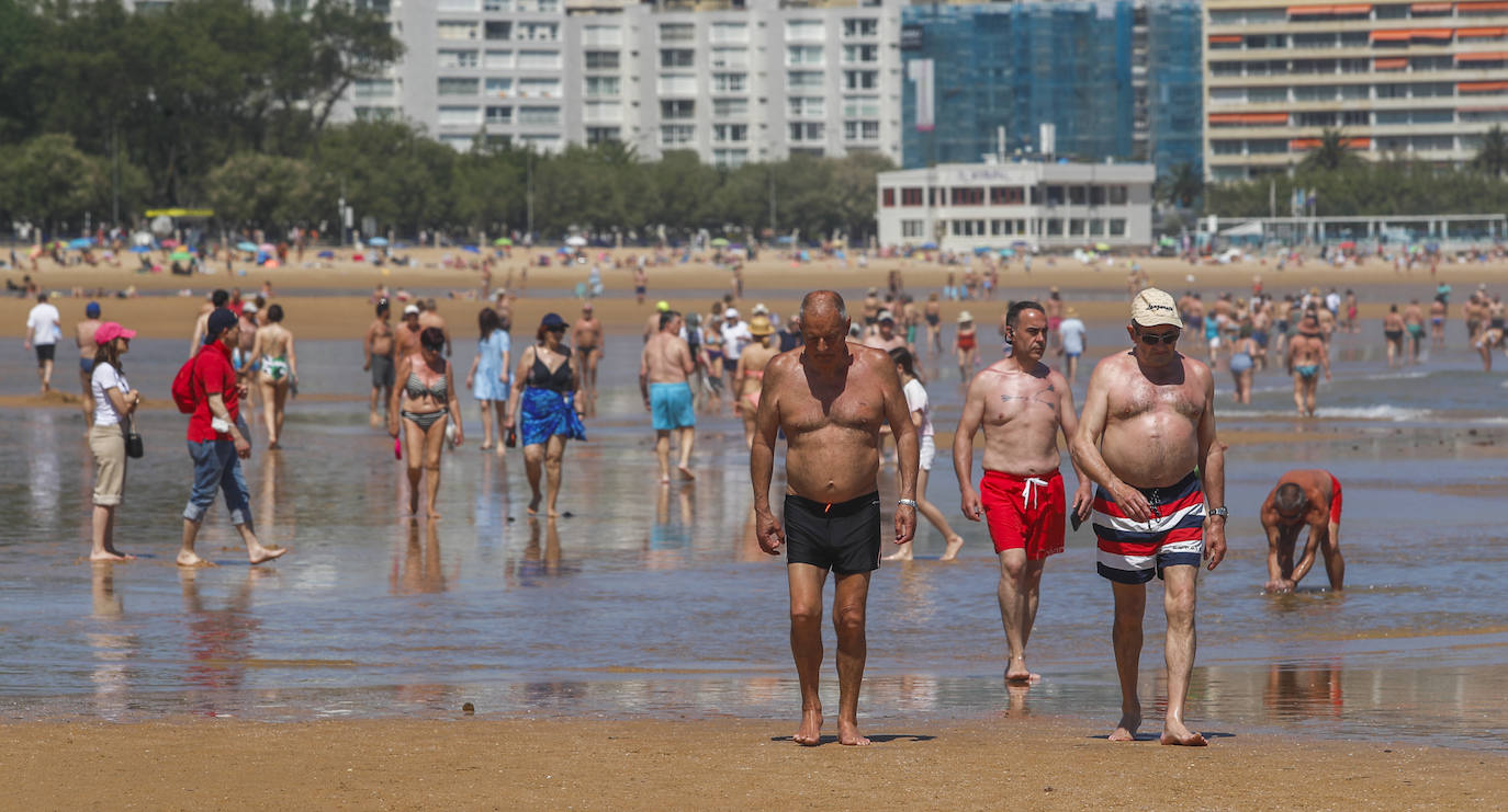 Fotos: El buen tiempo llena las playas