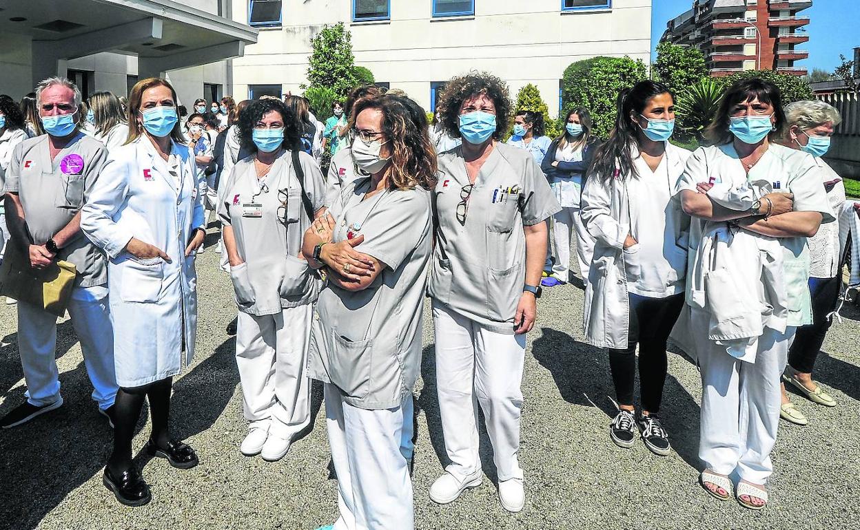 Personal del hospital de laredo, en una de las protestas por falta de mécicos.