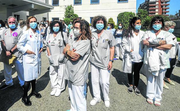 Sanidad fuerza la movilidad de médicos de Valdecilla a Laredo pese al rechazo sindical