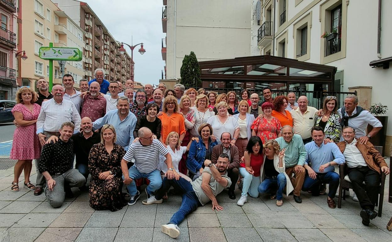 Veintiún trabajadores recibieron como obsequio un reloj al alcanzar 25 años de dedicación en el Ayuntamiento pejino 