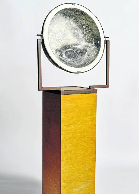 Imagen - Juan Muñoz. 'Later Portrait I', 1986. Carboncillo, hormigón, hierro, base de madera 152,4 x 59,1 x 30,5 cm./ R/E COLLECTION.