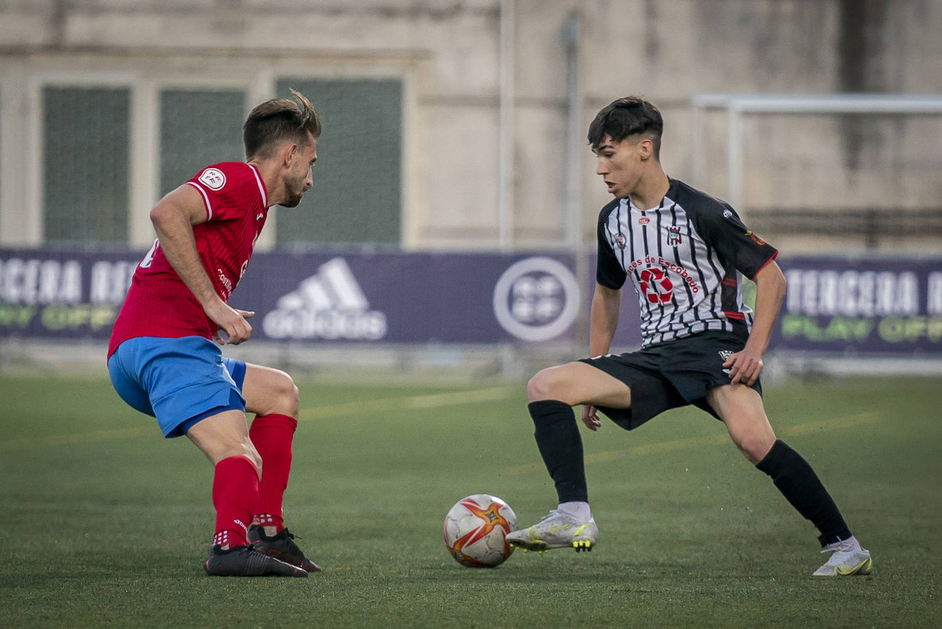 Fotos: El Escobedo dice adiós al sueño del ascenso a Segunda RFEF